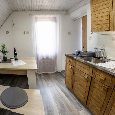 Апартаменты Apartma Petra Ravnik - Wanderer'S Hut Бохинь Экстерьер фото
