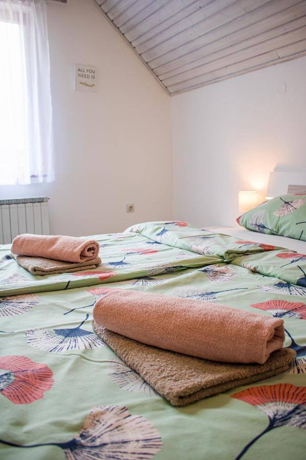 Апартаменты Apartma Petra Ravnik - Wanderer'S Hut Бохинь Экстерьер фото